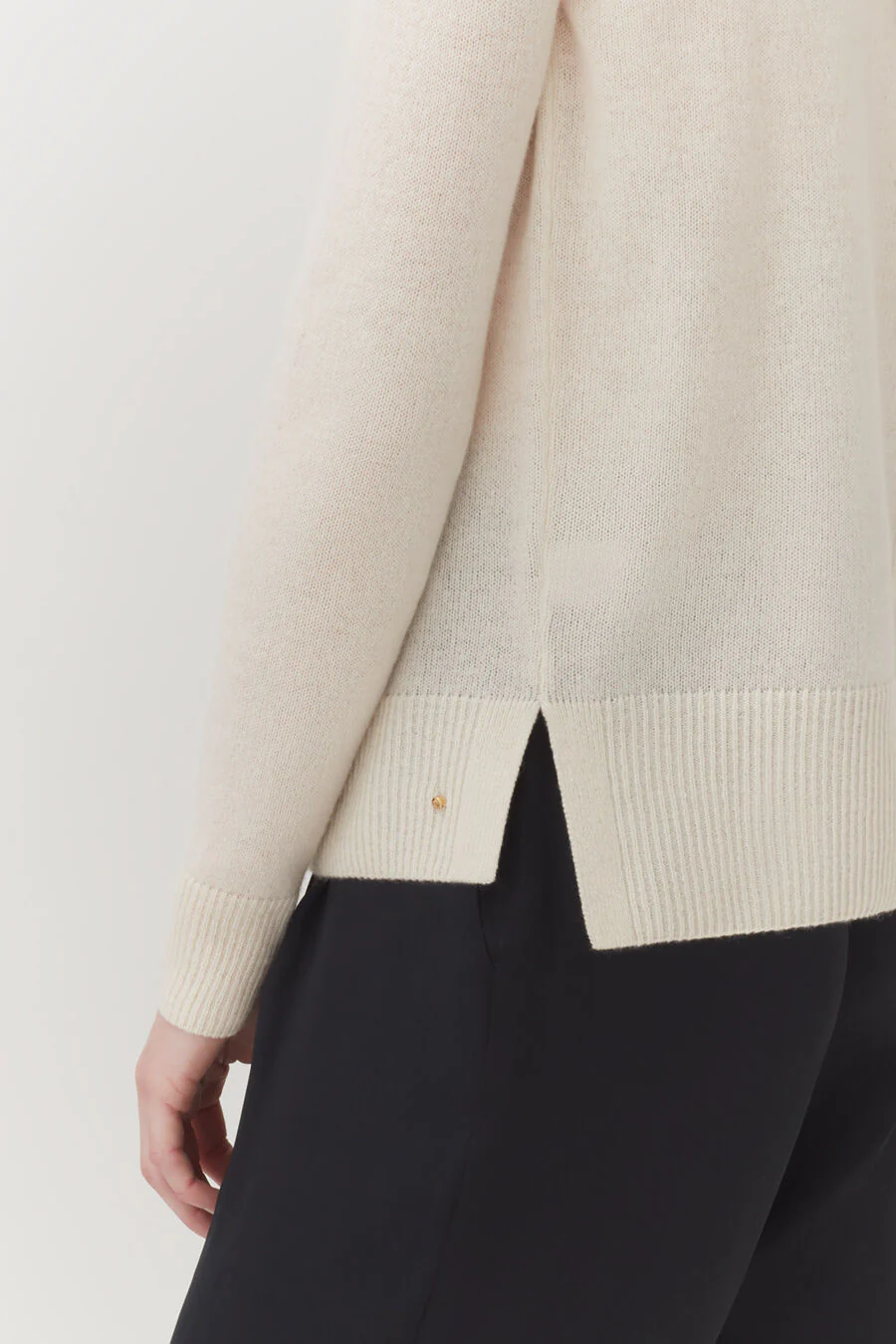 Single-Origin Cashmere Cardigan - Image 10